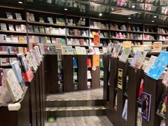 -钟书阁(群光广场店)