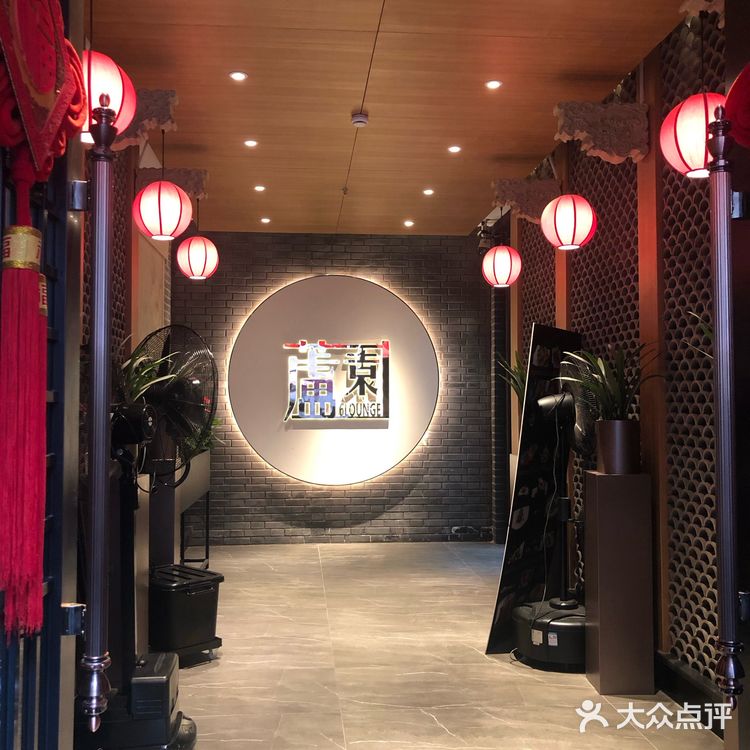 西餐的浪漫还有安静慵懒的下午茶，内敛热情的酒吧