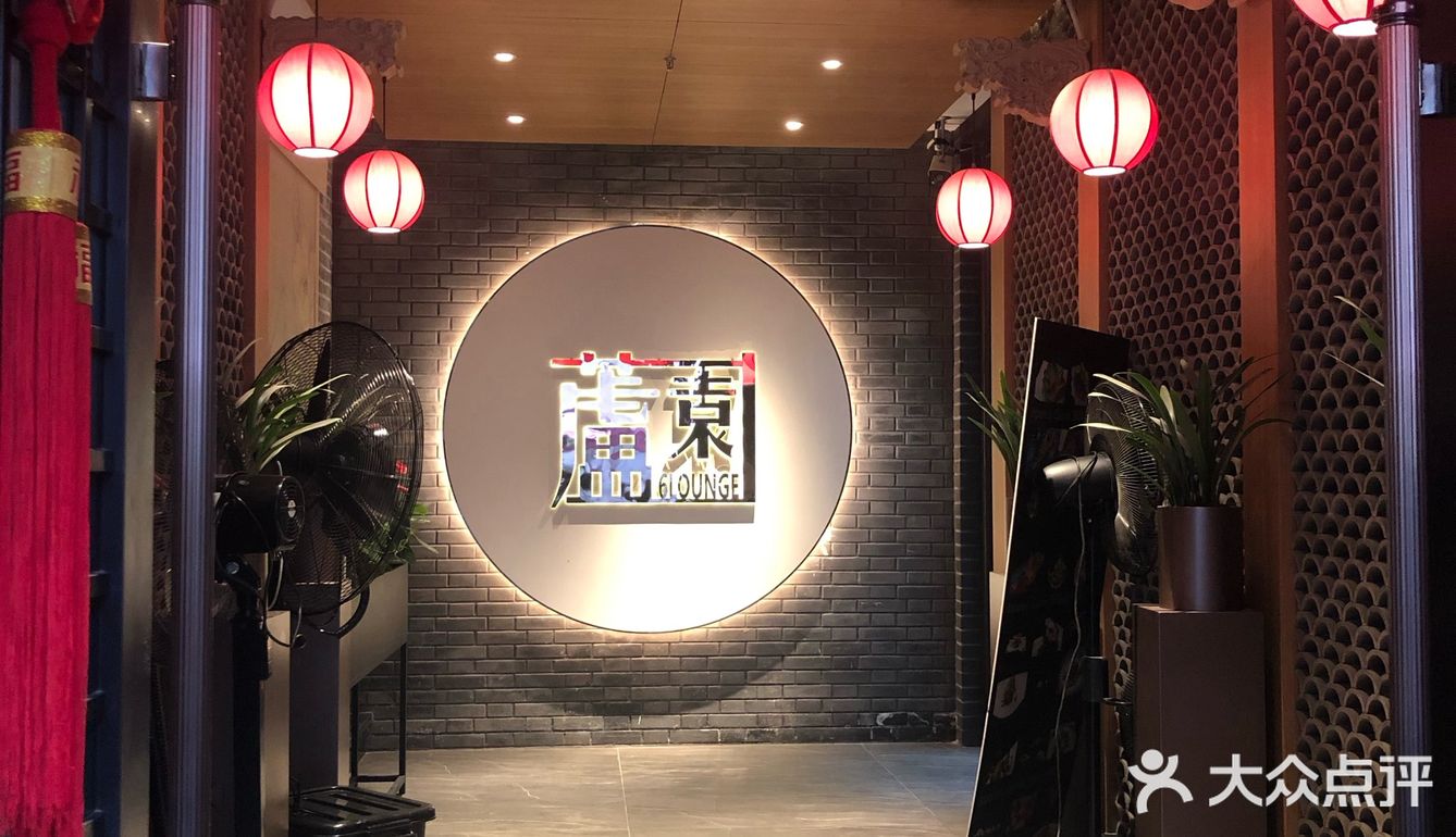 西餐的浪漫还有安静慵懒的下午茶，内敛热情的酒吧