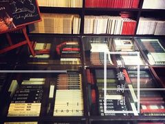 -钟书阁(松江泰晤士小镇店)