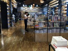 -新华书店(解放中路店)