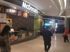 等位区-麦当劳(龙湖北京大兴天街店)