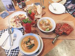 -ROAST coffee & eatery