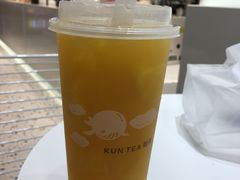 满杯赣南脐橙-KUNCHA鲲茶·江西制茶(铜锣湾店)