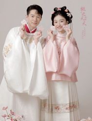 -喜爱高定婚纱摄影