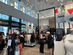 -lululemon(比斯特购物村店)