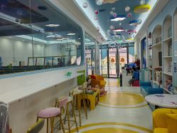 -鲸鱼堡亲子恒温泳池游泳俱乐部(彰泰天街店)