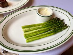 烤新鲜芦笋配荷兰酱-93Club·法餐厅