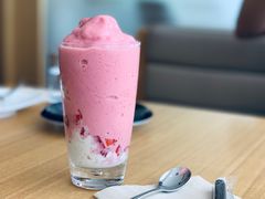 草莓boom-Bracket Coffee(工体店)