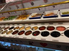 自助调料区-海底捞火锅鲜切牛肉主题店(长寿路店)