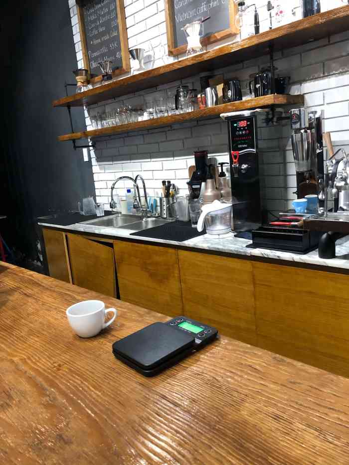 saigon coffee roastery-"去的是二店73人超多 都坐在吧台上于是我.