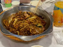 -愉肴麻辣香锅(中山路店)