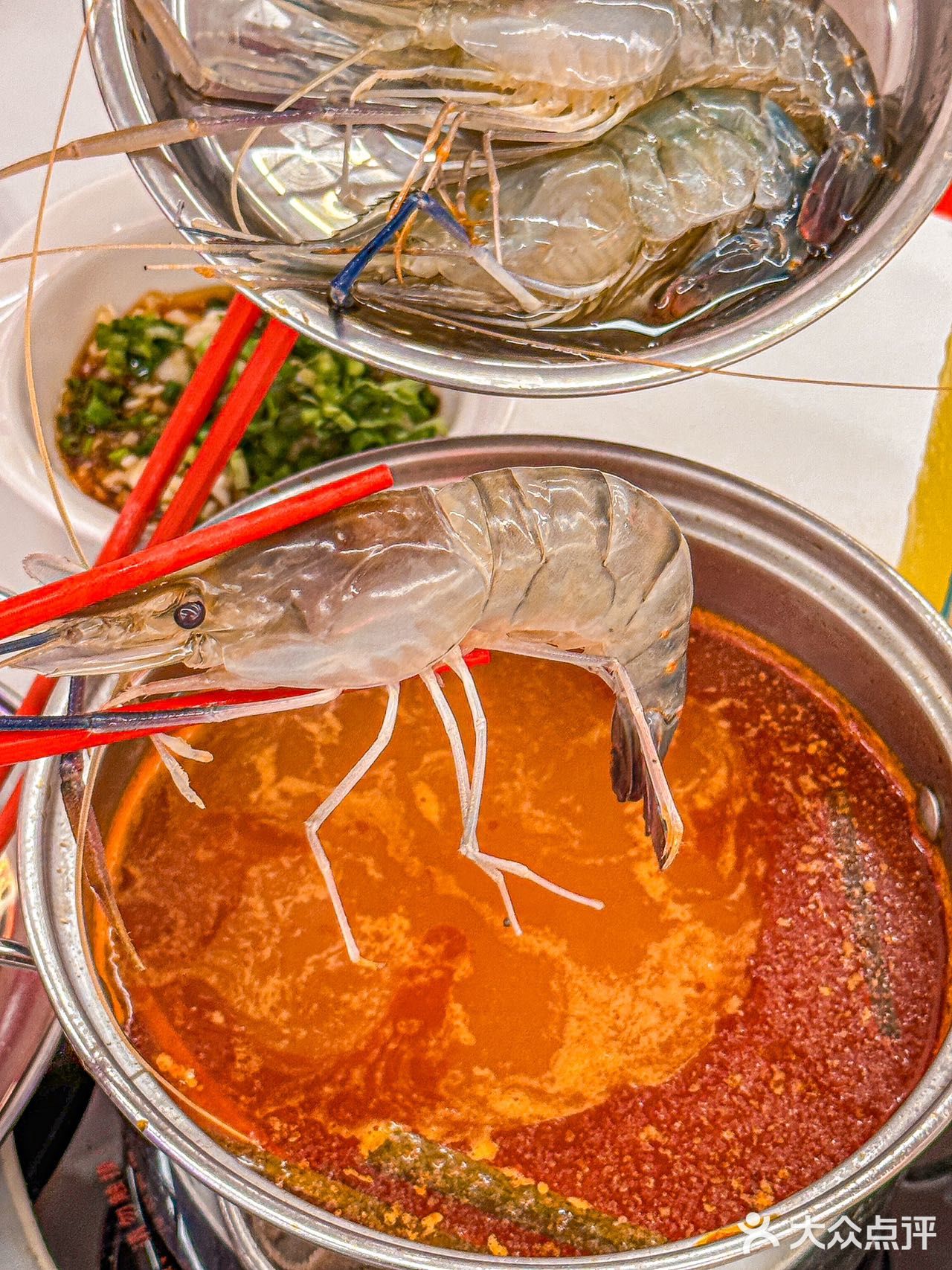 这家海‮自鲜‬选火锅店！一人一锅，锅底口味‮多众‬选择