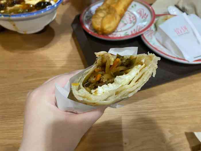 肉菜价60都六十大几,烤鸭148一只,味道很一般,没有惠泽园的好吃