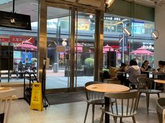 用餐区-HELLO 27 意面·沙拉·帕尼尼