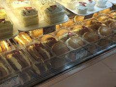 -白玉兰食品甜凤店(合生汇店)