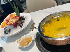 -洪氏嗨捞·广东猪肚鸡·椰子鸡火锅(西咸万象城店)