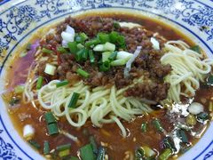 -渝之汇牛肉豌杂面