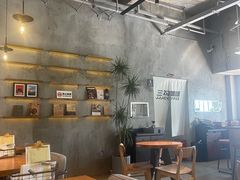 -三勾JJJ Burger&Coffee(梅溪湖店)