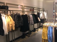 -URBAN REVIVO(济南领秀城贵和购物中心店)