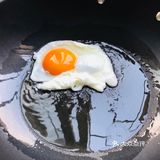 奶白色的鲫鱼汤，再加一颗鸡蛋就能实现。