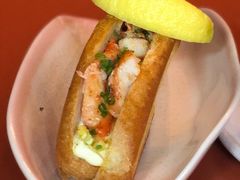-Pinchy's Lobster & Champagne Bar