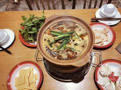 -郭婆婆疯子鸡·土货江湖菜馆