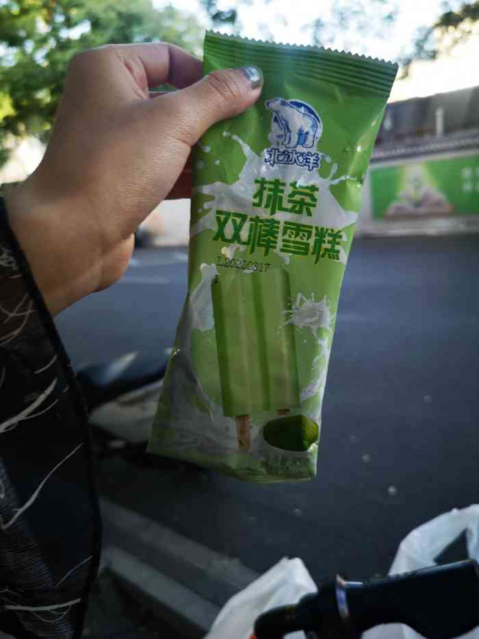 百年义利(福长街店)-"这家义利食品店比其他店面要大的多,各种义.