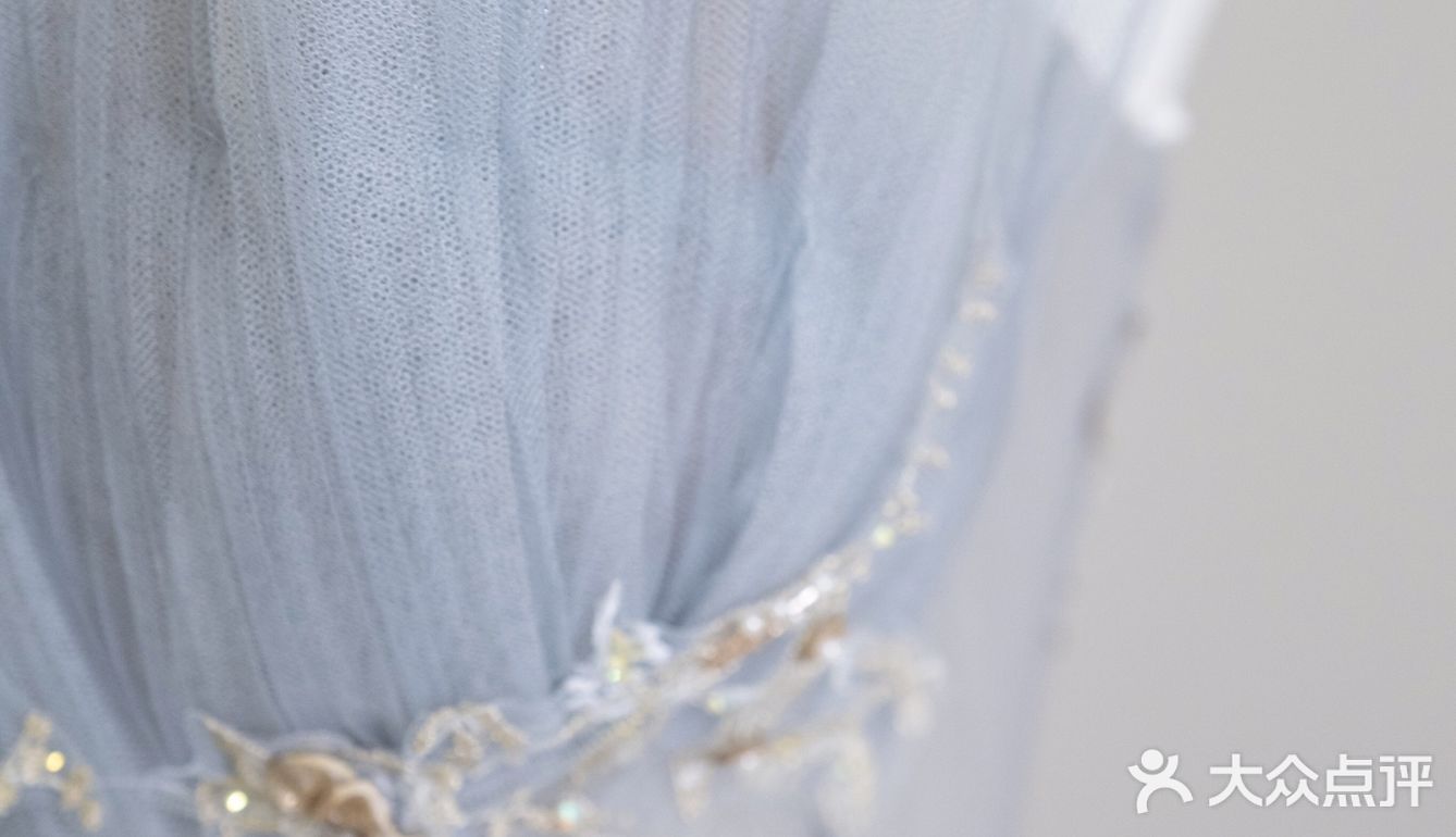 被新娘夸爆的神仙礼服，真的太显白显气质了[爱心]✨