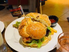 -拉亚汉堡经典餐厅(商城路店)