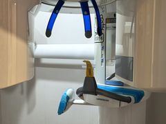 -瑞尔齿科(南京东路名人诊所)