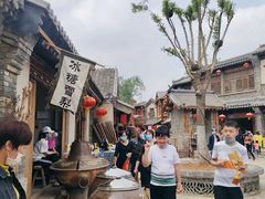 -雪山彩虹谷景区