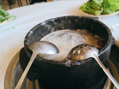 -鲁朗纳麦石锅鸡庄园