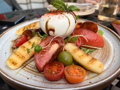 布拉塔奶酪沙拉-BROWNSTONE布朗石西班牙餐厅(富城店)