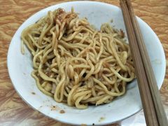 -松树干拌面店