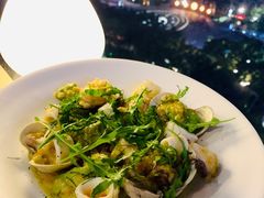 温热海鲜沙拉配牛油果-Mercato莫卡多露台餐厅与酒吧(K11店)