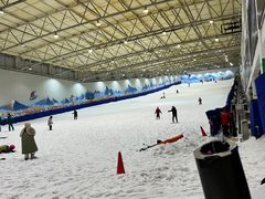-乔波室内滑雪场