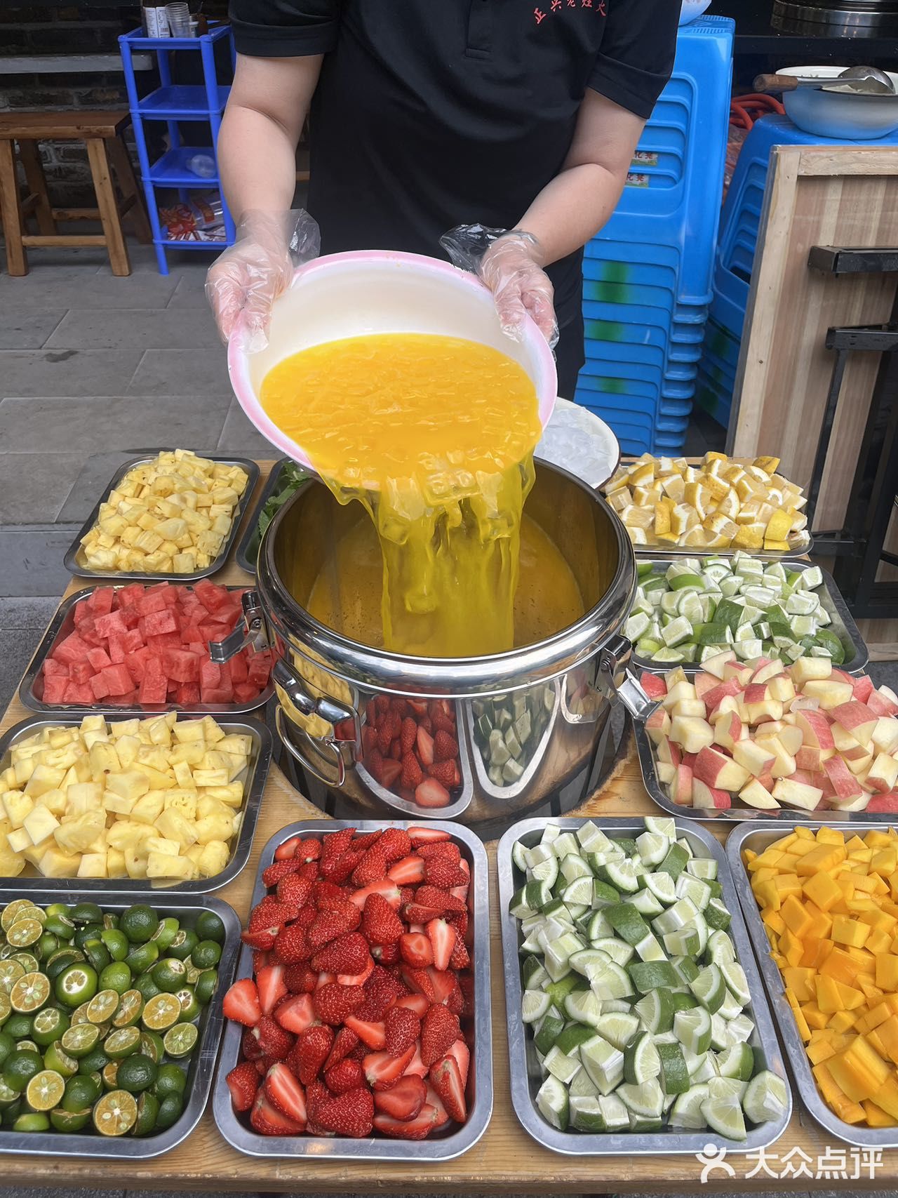 夏天来时代天街一定要冲这家火锅！鲜拌牛肉+冰镇水果捞