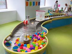 -爱睿思儿童早教亲子游泳(万象城店)