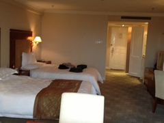 房间挺大的。-上海棕榈滩海景酒店