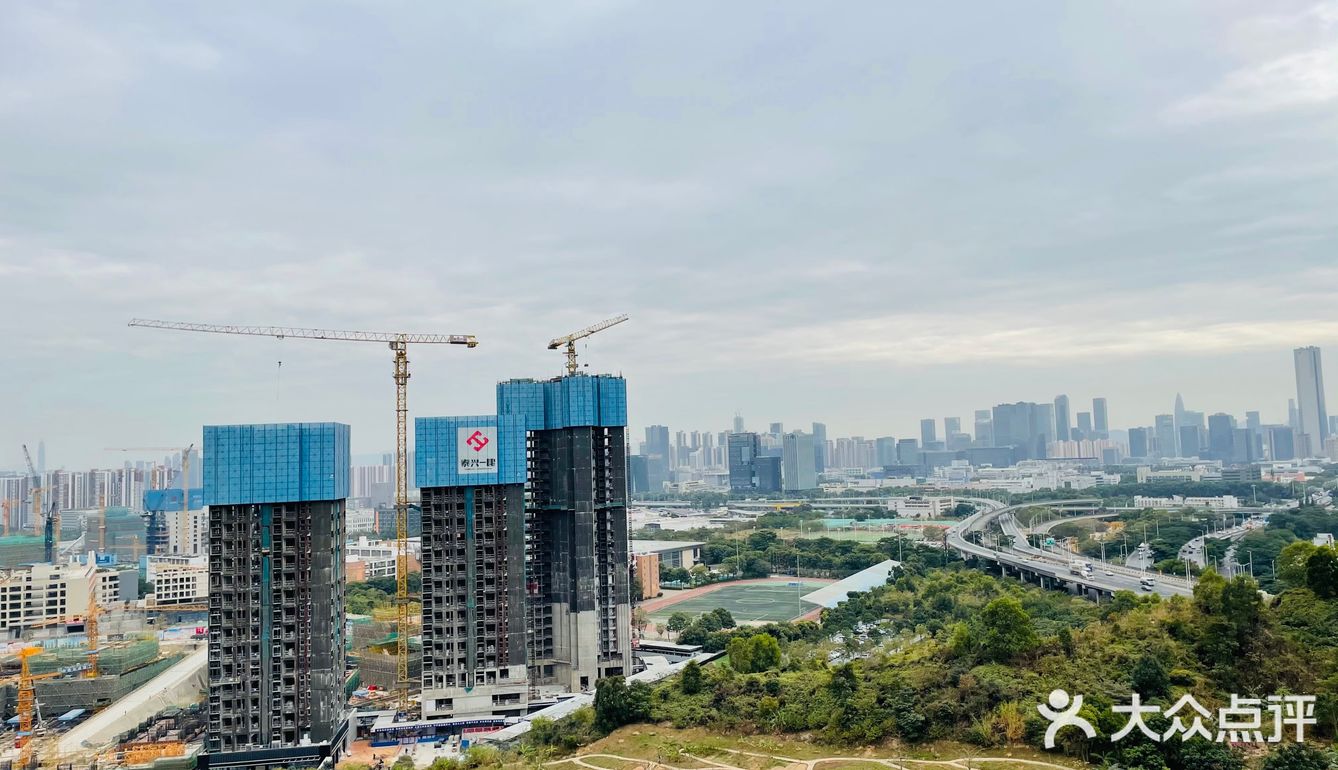 周末过来溜娃爬山棒棒的，唯一的缺点就是交通不太便利