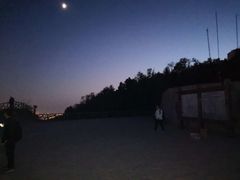 -鬼笑石后山停车场