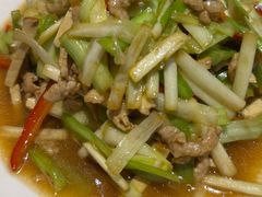 韭菜炒香干-小乡小镇·传承桐庐土菜·老板亲自烧的菜