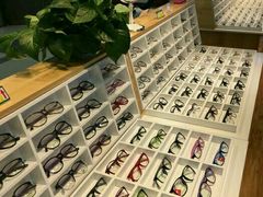 -MiRi眼镜连锁·蔡司·尼康控优点合作店(莘庄店)