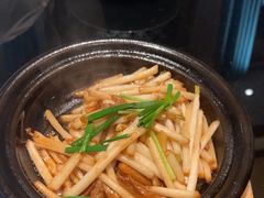 -帅巴人舅母子腊蹄民俗村
