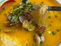 酸辣金汤花甲粉-何记花甲(海岸城旗舰店)