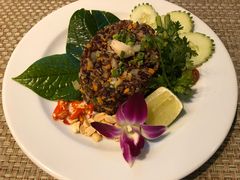 -Chom Cafe and Restaurant