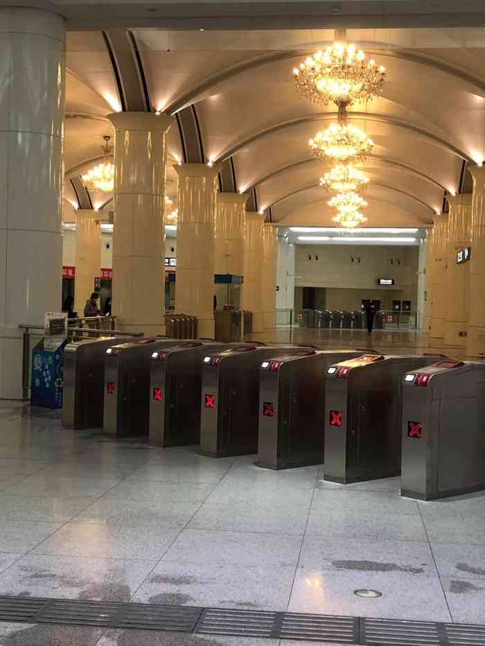 津湾广场(地铁站)-"从青年餐厅出来到津湾广场地铁坐车特别方便.