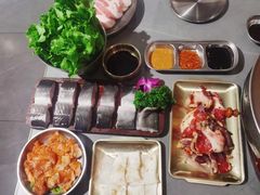 -围炉肉舍•炭烤活鳗•丹东海鲜烤肉(步行街店)