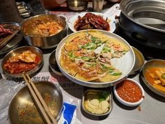 -草家酱蟹炭火烤肉店(珲春南路一店)